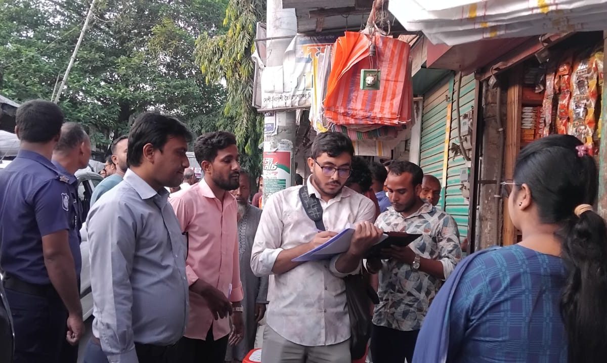 ডোমারে ৬৬ কেজি নিষিদ্ধ পলিথিন জব্দ, দুই প্রতিষ্ঠানকে ১৩ হাজার টাকা জরিমানা